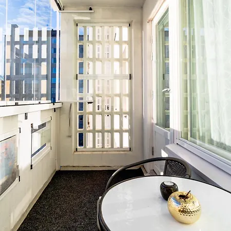 Appartement Studio: Alex's Secret!